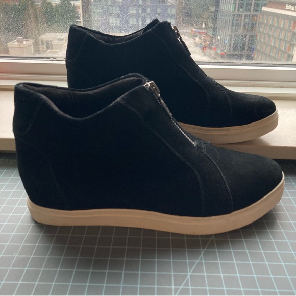 Blondo Glenda Waterproof Wedge Sneaker - Picture 2 of 9